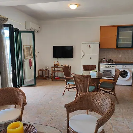 Electra's Front In Apartamento *